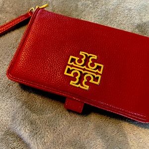 Tori red wristlet